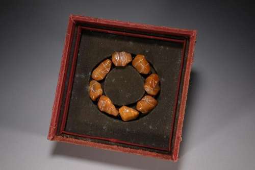 CHINESE TIANHUANG STONE BEADED BRACELET