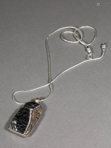 Silver Agate Embedded Necklace