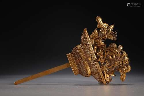 CHINESE GILT-SILVER FILIGREE HAIRPIN CAST WITH 'LOTUS...