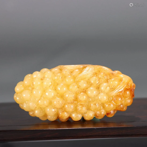 Qing Dynasty - Hetian Jade Grape Shaped Ornament