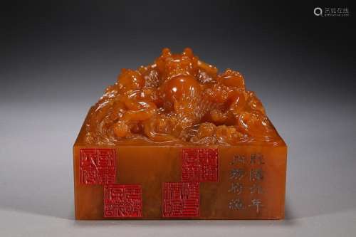 CHINESE TIANHUANG STONE SEAL WITH CARVED 'DRAGON' KN...