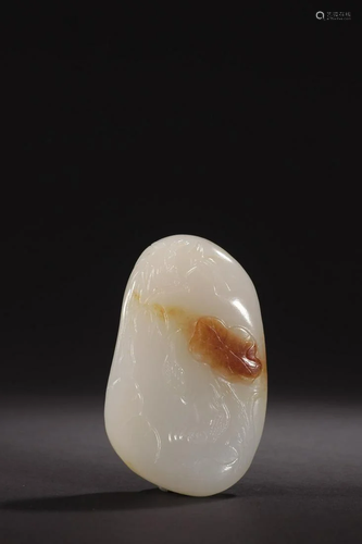 Qing Dynasty - Hetian Jade â€œ'Fish' â€Stone Ornam...