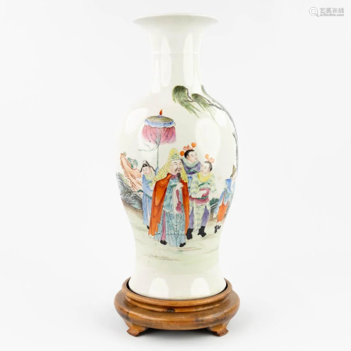 A Chinese vase 'Emperor in the garden' made of por...