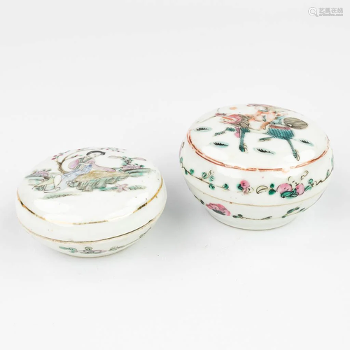 A set of 2 Chinese pots with lid, with hand-painted decor an...