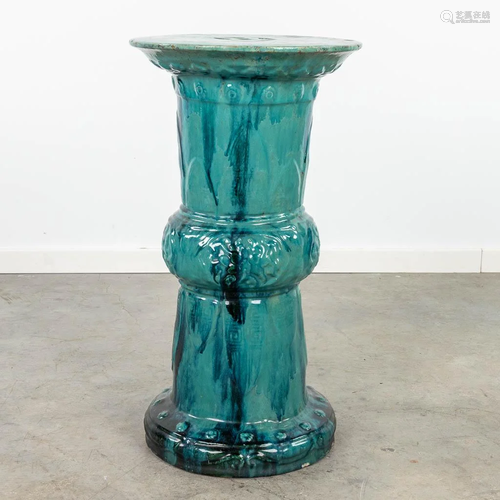 A Chinese pedestal made of glazed stoneware. (69 x 37 cm)