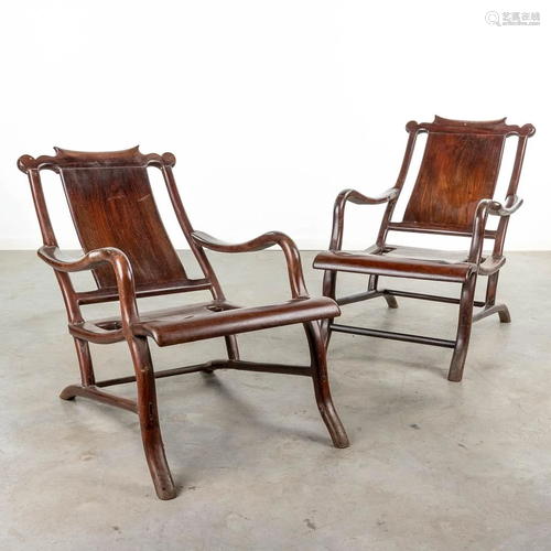 A pair of Chinese relax chairs made of hardwood. (100 x 57 x...