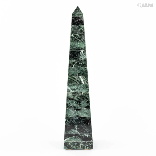 An obelisk made of green marble (7,5 x 7,5 x 35cm)