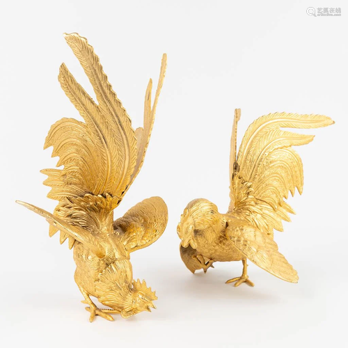 A pair of 'Fighting Roosters' made of gold-plated ...