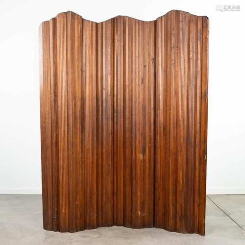 Baumann, en antique room divider. (150 x 175cm)