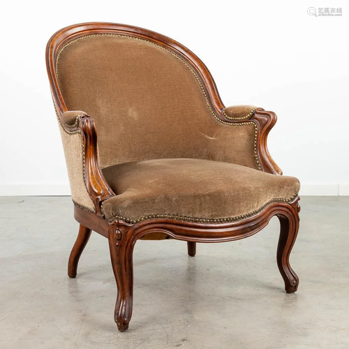 An antique Crapeaud armchair made of mahogany in Louis Phili...