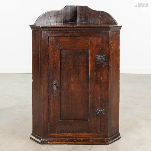 An antique corner hanging cabinet, 18th C. (58 x 85cm)