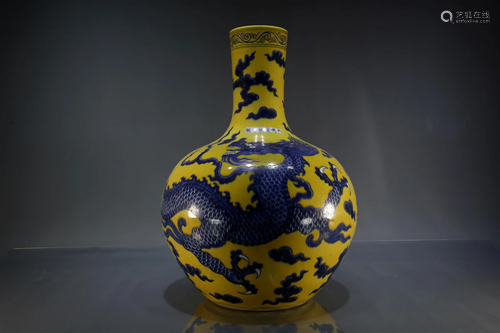 Yellow-Glazed Blue and White Dragon Globular Vase