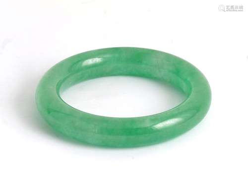 JADEITEBracelet en jadeite verte. Birmanie. Poids : 98,2gDia...