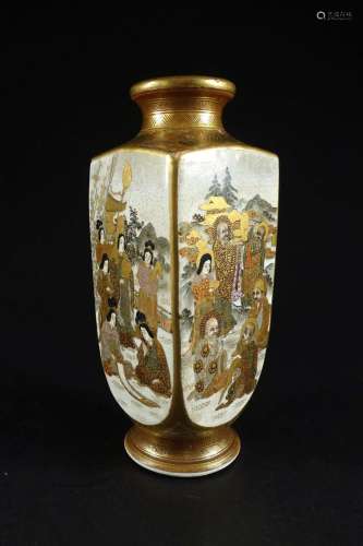 A la signature de Hododa (Yokohama - Vers 1880). Vase quadra...