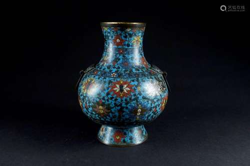 Grand vase cloisonné Hu, à panse globulaire, aux anses en an...