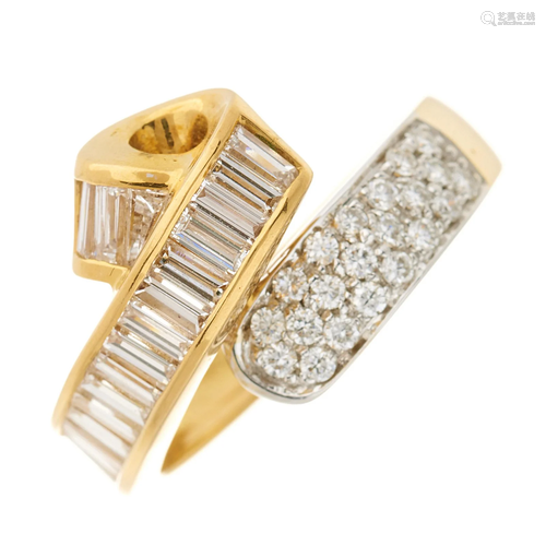 An 18ct gold vari-cut diamond dress ring