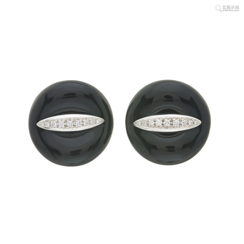 Gavello, a pair of 18ct gold onyx disc c