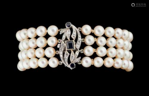 Bijou: Bracelet à quatre rangs de perles de culture, fermoir...