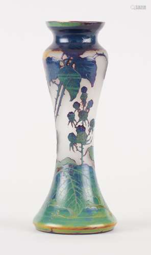 Verrerie: Vase en cristal multicouches de forme diabolo au d...