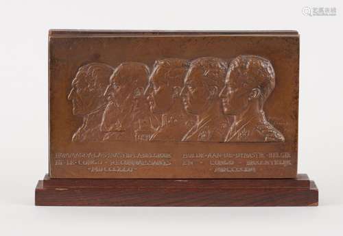 Sculpture en bronze à patine médaille: Bas-relief représenta...