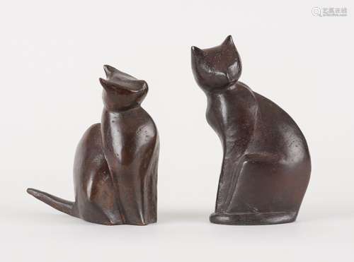 Sculptures en bronze à patine brune (lot de deux): Chats.Dim...