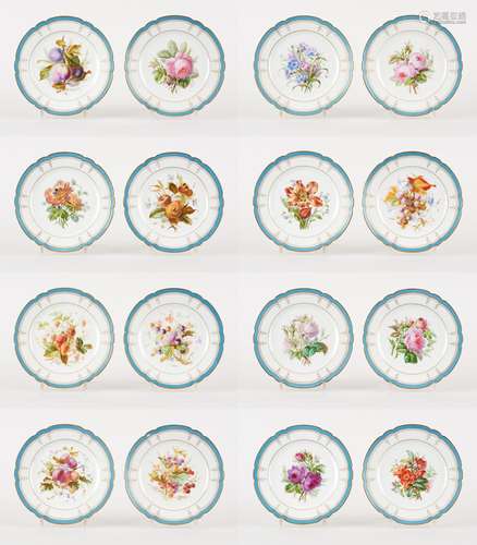 Céramique: Lot se composant de seize assiettes en porcelaine...