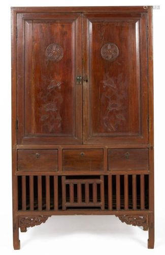 CHINESE CARVED HARDWOOD CUPBOARD / CABINET