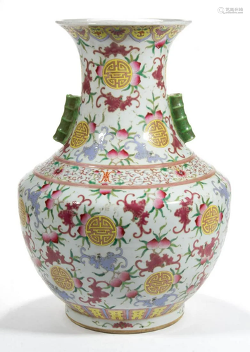 CHINESE EXPORT PORCELAIN FAMILLE ROSE LARGE VASE