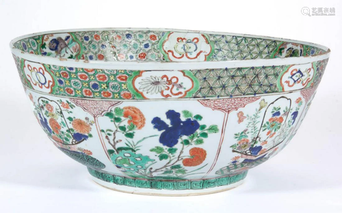 CHINESE EXPORT FAMILLE VERTE PORCELAIN PUNCH BOWL