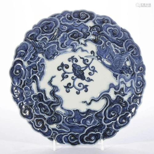 CHINESE EXPORT PORCELAIN BLUE AND WHITE PLATE