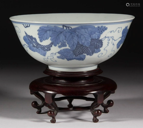 CHINESE EXPORT BLUE AND WHITE PORCELAIN BOWL