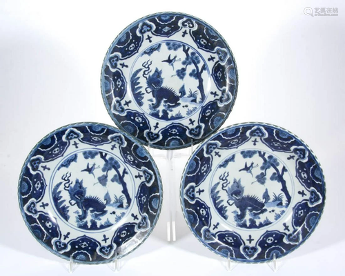 CHINESE EXPORT PORCELAIN BLUE AND WHITE DISHES, LOT OF THREE