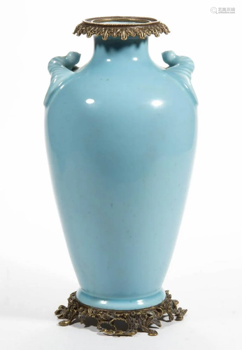 CHINESE EXPORT PORCELAIN VASE