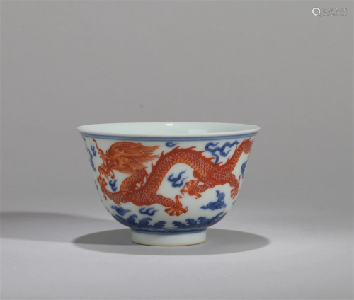 A Chinese Blue and White Porcelain Cup of Iron-Red Red Drago...