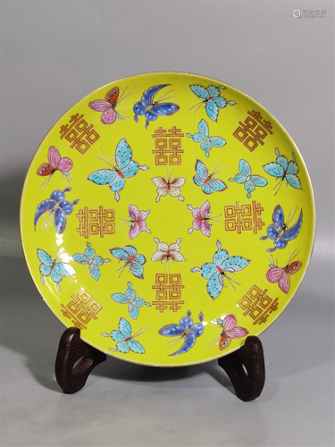 A Chinese Yellow Ground Glazed Famille-Rose Porcelain Plate