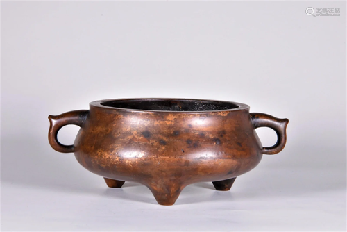 A Pair of Chinese Red Ground Glazed Porcelain Bowls