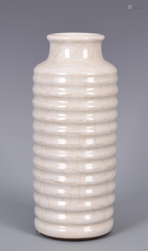 A Chinese Ge-Type Glazed Porcelain Vase