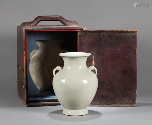 A Chinese Glazed Porcelain Vase with Double Ears