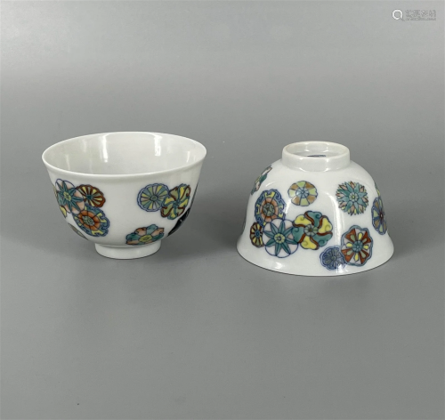 PAIR OF CHINESE DOUCAI GLAZED CUPS