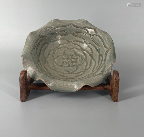 CHINESE RU WARE CARVED BOWL