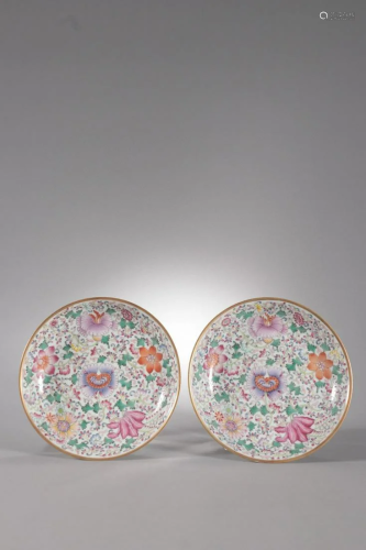 PAIR OF CHINESE FAMILLE ROSE PLATES,QIANLONG MARK