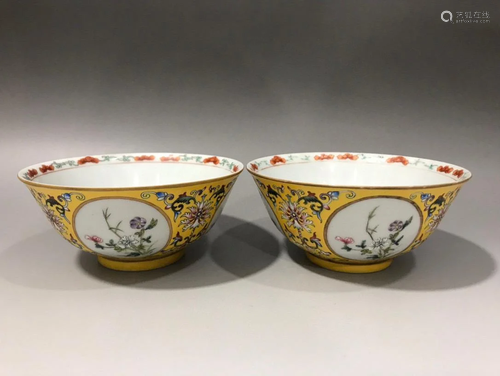 PAIR OF CHINESE FAMILLE ROSE BOWLS,QIANLONG MARK