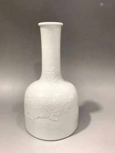 CHINESE WHITE GLAZED ZUN VASE,KANGXI MARK