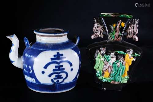 青花壽字紋茶壺、素三彩八仙過海瓶 共二件