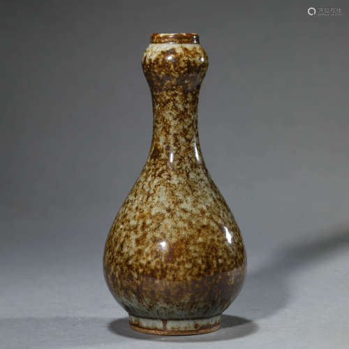 Celadon Glaze Garlic-Head-Shaped Vase