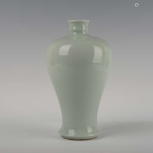 Celadon Glaze Meiping Vase