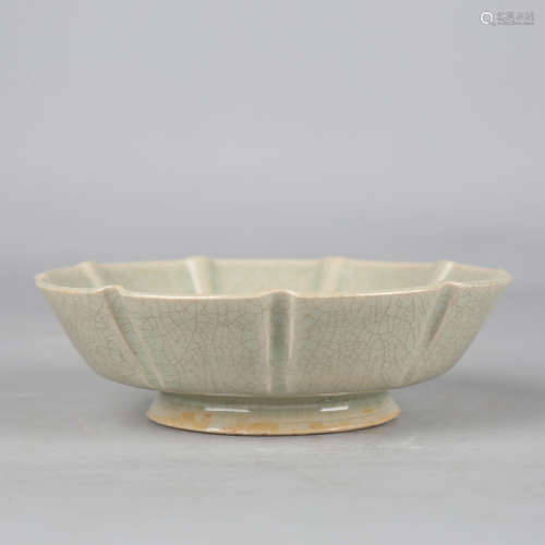 Celadon-Glazed Lobed Plate