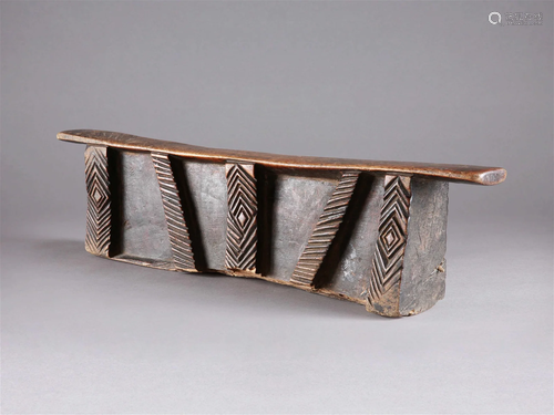 A Zulu Headrest, "izigqiki"