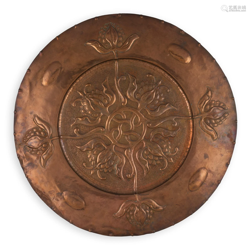 ENGLISH ART NOUVEAU WALL CHARGER, CIRCA 1900