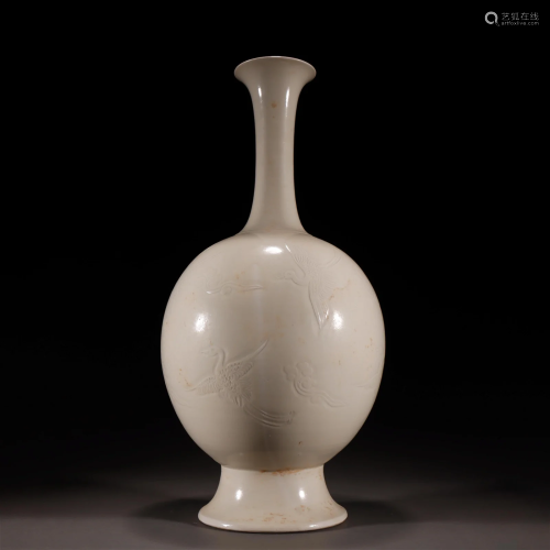 A Chinese Ting-ware Bottle Vase Tang Dyn.